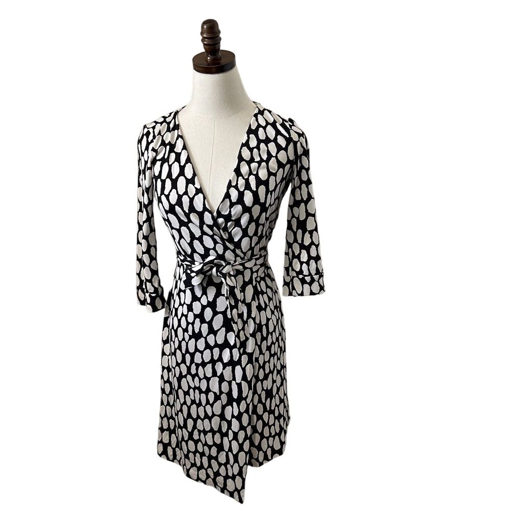Diane‎ von Furstenberg Silk Wrap Dress Size 4 Black White Geo Print Luxury